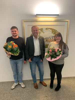 Auf dem Foto v. L.: Nico Frerix, BM Ahls, Maike Becker, Foto: Gemeinde Alpen