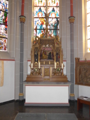 Bild vom Rosenkranzaltar in der Kirche St. Walburgis