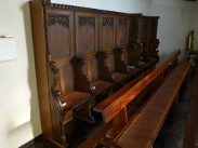 Bild vom Chorgestühl in der Kirche St. Walburgis
