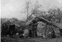 Nachbildung einer Plaggenhütte aus Lehm und Grasplaggen um 1890